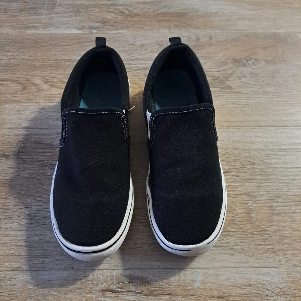 Wonder Nation Black Slip-On Sneakers Kids Shoes Size 4